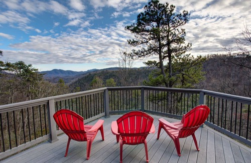Black Mountain House | Burnt Ridge Retreat | Luxury Black Mountain Home w/Game Room & Mountain Views