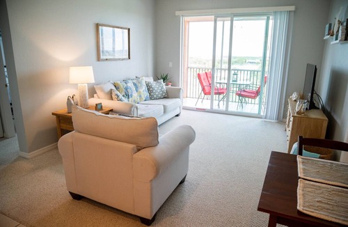 Burnt Store Marina Condo | Burnt Store Marina- Harbor Towers, 2BR, Gulf View, Pool & Marina, Screen Lanai