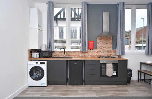 Burton on Trent Apartment | Burton Apartments. Free WiFi & Parking - Sleeps 2