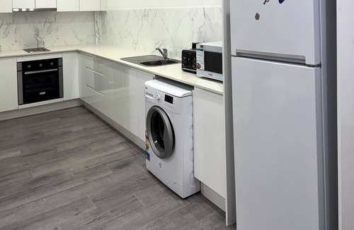 Burwood Apartment | Burwood 2Br Lovely Apartment Near Train Station
