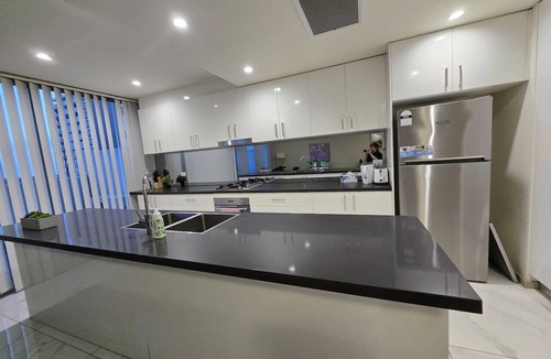 Burwood Apartment | Burwood 3 rooms APT$ close Olympic park&CBD