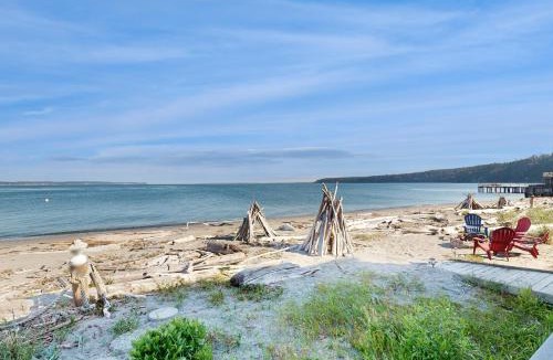 Freeland House | Bush Point Bliss