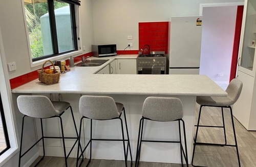 Omanawa Cottage | Bush setting, kayaking, Trout fishing. Central to Tauranga, Rotorua & Hobbiton
