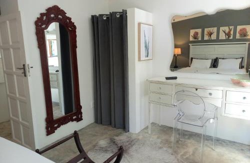 Umhlali Beach Bed & Breakfast | Bush Willow Suite - Villa Roc Guesthouse, Salt Rock Ballito, Pet Friendly