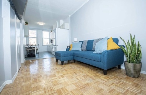 Queens Apartment | Bushwick King Bed Remote Office 4 Beds 20 Mins to Manhattan 24