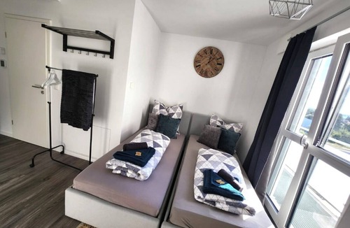 Neusass Old Town Apartment | Business apartment with WIFI, elevator & free parking