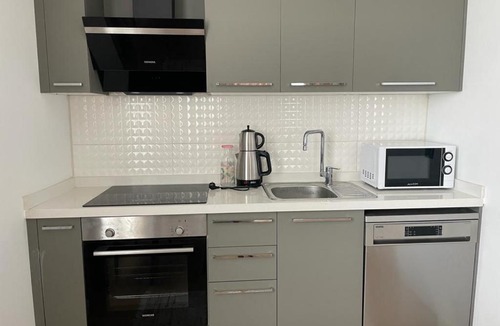 Kadikoy Apartment | Business-Friendly and Central Flat in Fikirtepe