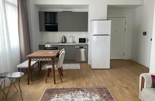 Kadikoy Apartment | Business-Friendly and Central Flat in Fikirtepe
