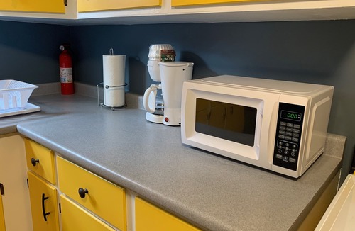 Niagara Falls Apartment | Business Friendly, Couple Friendly, Great Neighborhood, Minutes from the Falls!