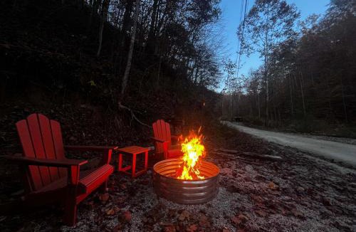 Stanton House | Butterfly Bend - Cozy & Charming Cabin Red River Gorge Hot Tub