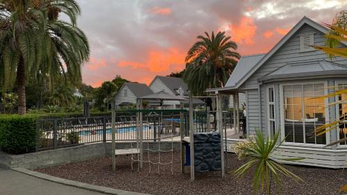 Russell House | Butterfly Cottage 2 or 3 Bedroom- Russell Cottages Collection