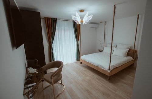 Hunedoara House | Butterfly