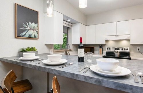Old Town Condo | Butterscotch Suite Old Town Stay with Sunny Style