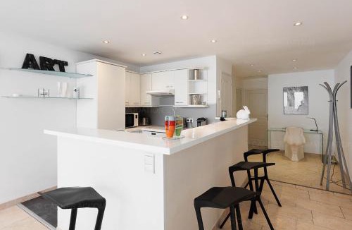 Cannes City Centre Apartment | Buttura 2