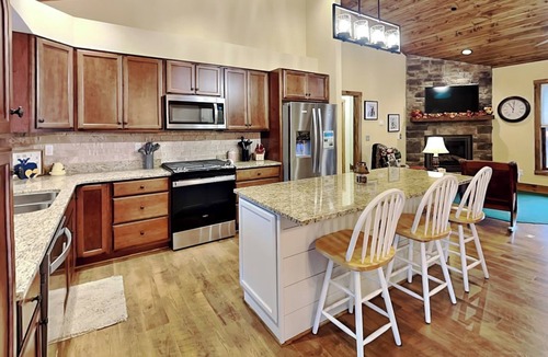 McHenry House | Buzzy Bee Lodge | Hot Tub, Fire Pit, Pet-Friendly