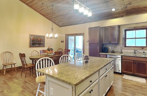 McHenry House | Buzzy Bee Lodge | Hot Tub, Fire Pit, Pet-Friendly