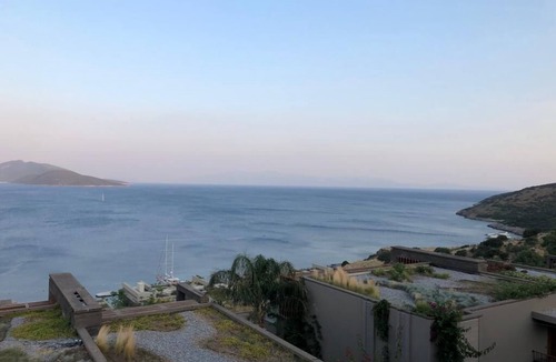 Gumbet House | BV-175 Bodrum Bitezde Denize Sıfır ve Plaj İşetmesi Olan Lüx Daire