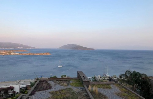 Gumbet House | BV-175 Bodrum Bitezde Denize Sıfır ve Plaj İşetmesi Olan Lüx Daire