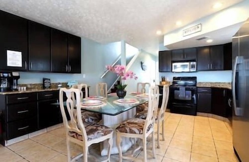 Floridana Beach Apartment | BV Paradise - North Oceanfront - Sleeps 8