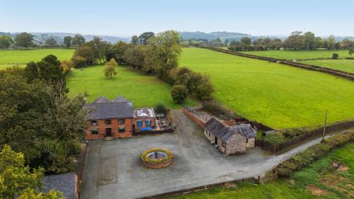 Llanfair Caereinion House | Bwthyn Ty Newydd