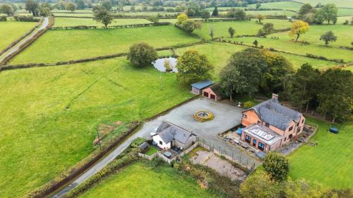 Llanfair Caereinion House | Bwthyn Ty Newydd
