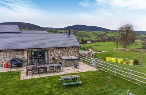 Oswestry House | Bwthyn Y Bugail Shepherd's Cottage