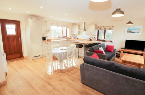 Llanerchymedd House | Bwythyn Neithior: Cozy Retreat