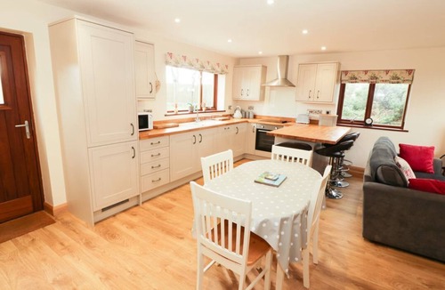 Llanerchymedd House | Bwythyn Neithior: Cozy Retreat
