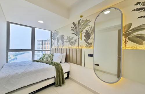 Pantai Indah Kapuk Apartment | By The Bay By SanLiving - 3BR - 9PAX - Near PIK Avenue Mall