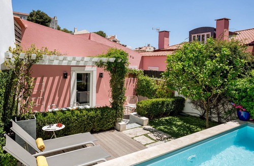 Socorro Apartment | By the Castle | LUXURIOUS, PRIVATE GARDEN & HEATED SWIMMING POOL