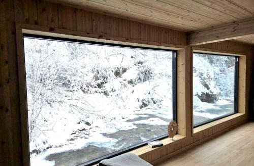 Vinje kommune House | By the River