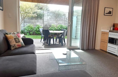 Fitzroy Apartment | By The Sea On Sackville - beachside in Fitzroy