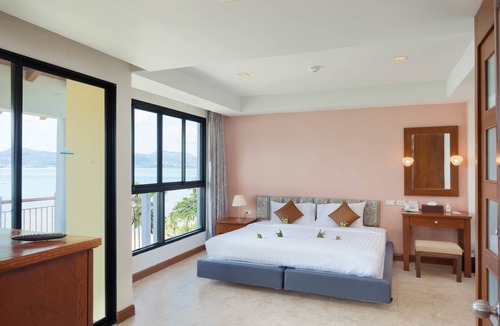 Wichit Resort | By the Sea