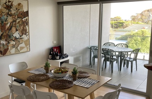 Ocean Grove Apartment | By the sea - walk to OG village shopping and restaurants