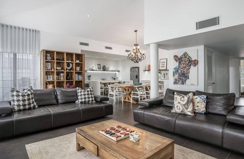 Byron Bay Apartment | Byron Marvel - Luxury Byron Bay Penthouse Holiday Rental with Balcony, 4 Bedrooms,