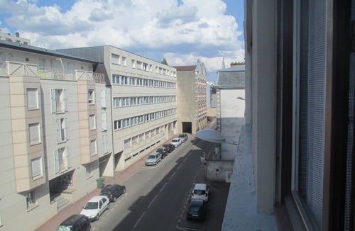 Limoges Apartment | Céanothe-inviri. Studio Mairie. Parking Privatif