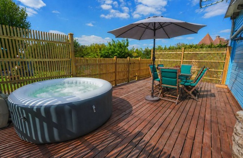 Airan House | Côte de Nacre Cottage – Private Jacuzzi & Shared Heated Pool