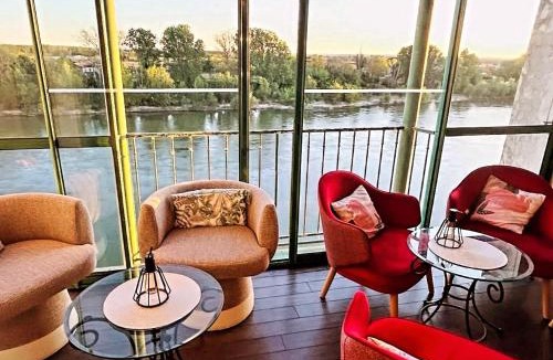 Tonneins Hotel | CÔTE GARONNE le BALCON DES DAMES -hôtel et restaurant- Tonneins Fauillet Marmande - panorama sur Garonne-climatisé- accueil vélo- soirée étape- chambre famille- étape et séjour touristique-