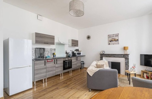 Centre Ville Apartment | Cœur de Pau - Parking included - Le Douillet