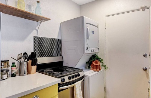 Downtown Las Vegas House | #C 2qu Kids ok 1Story by Fremont St Pets pay more