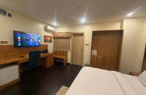 Ojodu Hotel | C & C Luxury Suites