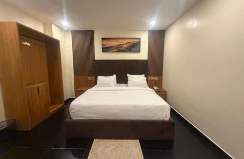 Ojodu Hotel | C & C Luxury Suites