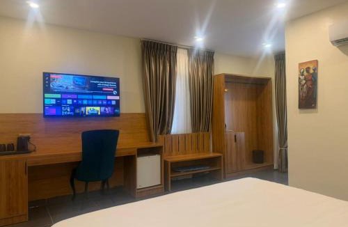 Ojodu Hotel | C & C Luxury Suites
