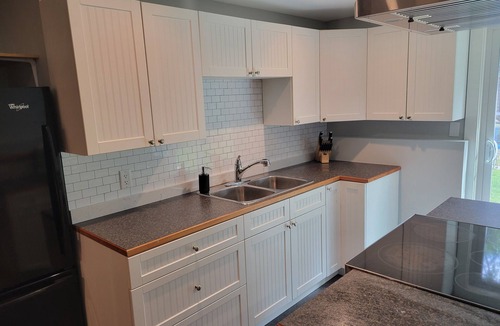 Nelson House | C&C Suite-Newly Renovated, Fire Place, Yard, Private