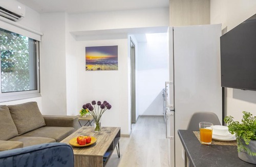 Larnaca City Centre Apartment | C-Premium Apts 100m from beach and city centre