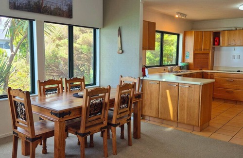 Raglan House | C-SCAPE VILLA holiday accommodation