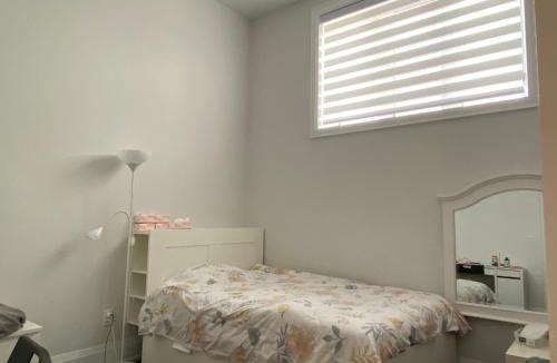Newtonbrook House | C-Spacious n bright low-level room near Yonge-Finch - Willowdale Grand Residence