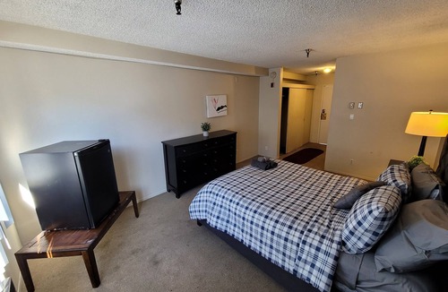 Beverly Hills Hotel | (C12) Steps away from Beverly Hills Unit