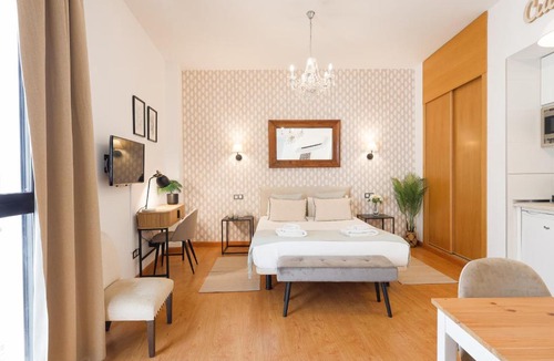 La Merced Apartment | C15 - Charming Modern Studio in the Centre