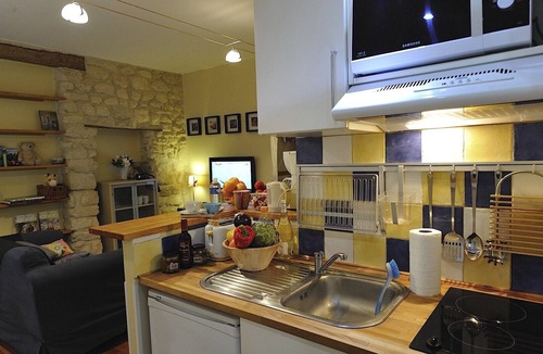 3rd Arrondissement Apartment | C1G Crossover
